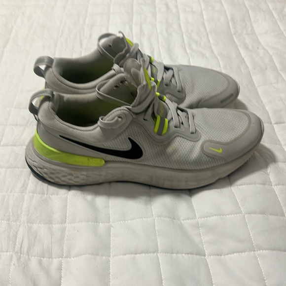 Nike Miler React Running Shoes - Picture 2 of 7